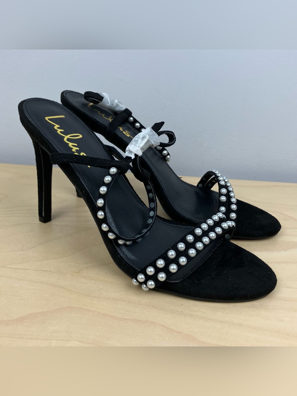 Lulus Women’s Size 8.5 Black Faux Suede Heels Pumps Ankle Wrap Pearls NWOT